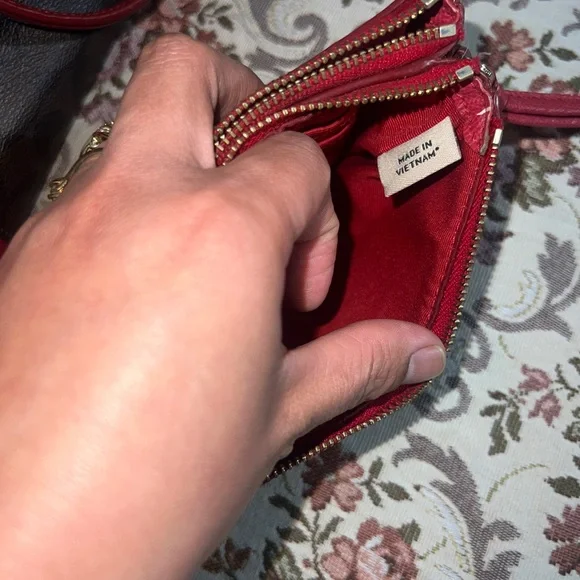 Authentic Coach Small Two way bag and go zippy wallet.Both are Good Condition - Picture 9 of 12